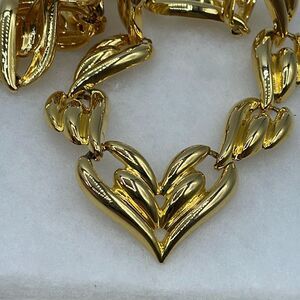 Vintage gold tone link necklace with heart pendant.
